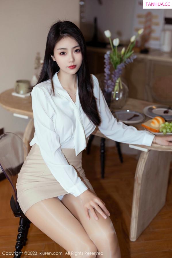 可乐Vicky  [XiuRen]高清写真图 2023.03.24 No.6465 可乐Vicky 短裙美腿第8张图片